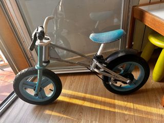 Bicicleta de equilibrio infantil