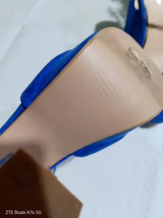 Décolleté blu con tacco