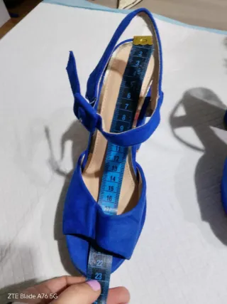 Décolleté blu con tacco