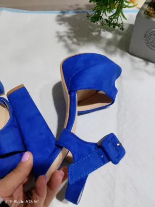 Décolleté blu con tacco