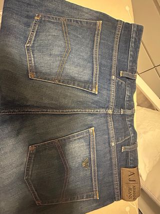 Pantalón vaquero Armani Jeans azul. Slim fit