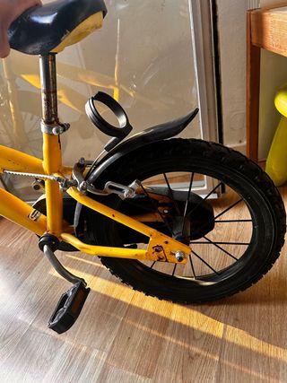 Bicicleta infantil amarilla
