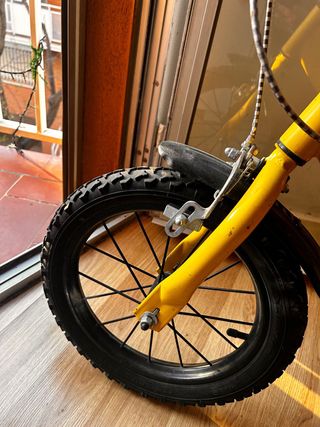 Bicicleta infantil amarilla