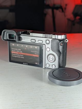 Cámara Sony A6000 + Objetivo 16-50mm