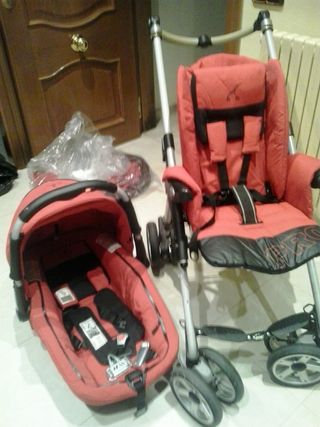 Cochecito de bebé rojo