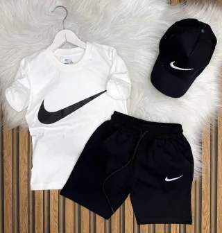 Conjuntos de niño/niña. 25€