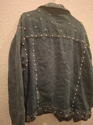 Chaqueta vaquera tachuelas plateadas
