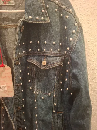 Chaqueta vaquera tachuelas plateadas