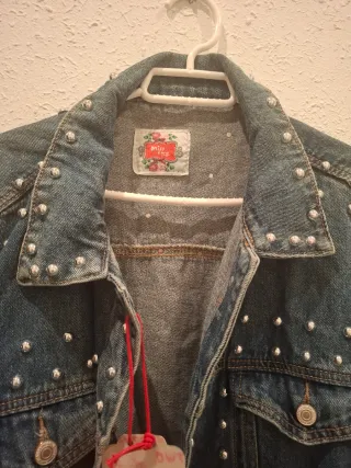 Chaqueta vaquera tachuelas plateadas