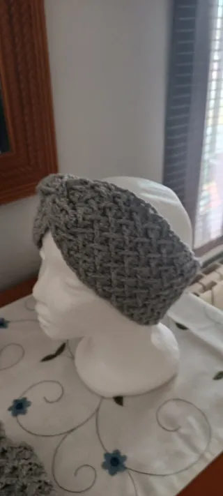 Berretti e guanti all'uncinetto
