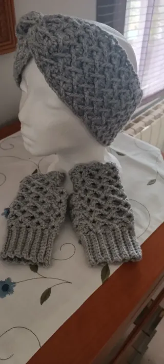 Berretti e guanti all'uncinetto