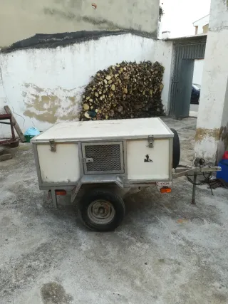 Cambio remolque perros por remolque de carga