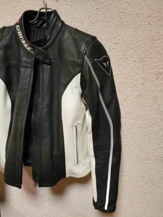 Chaqueta Moto Dainese Negra y Blanca