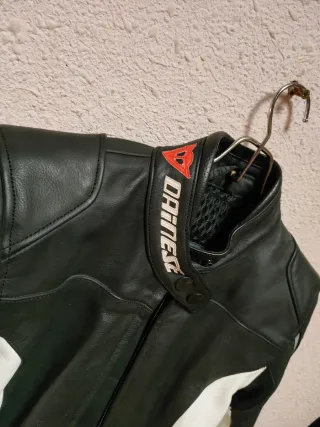 Chaqueta Moto Dainese Negra y Blanca