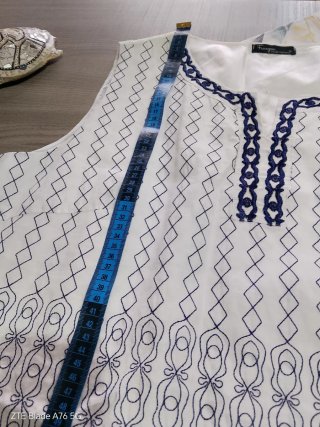 Abito donna bianco e blu ricamato