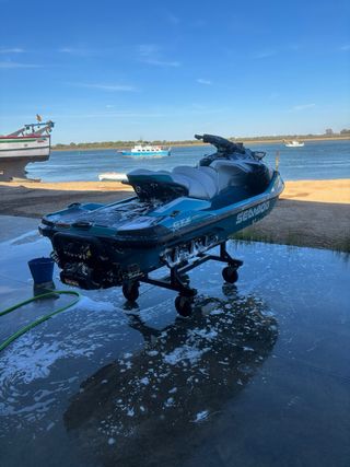 Sea-Doo GTX 325 Jet Ski