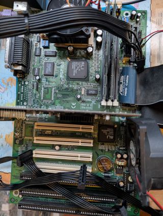 Placa Base  AMD SUPER SOCKET 7 - FREETECH P5F103