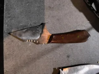 Cuchillo de caza con mango de madera