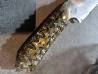 Cuchillo de caza con mango decorado