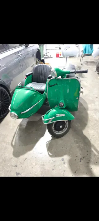 Vespa 160 Clásica con Sidecar