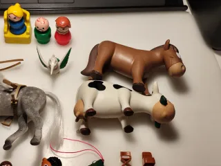 Lote de muñecos y animales