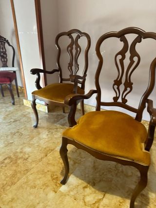2 Sillones de madera tapizados