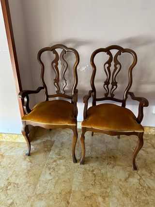2 Sillones de madera tapizados