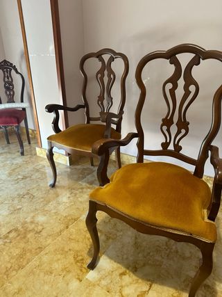 2 Sillones de madera tapizados