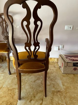 2 Sillones de madera tapizados