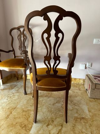 2 Sillones de madera tapizados