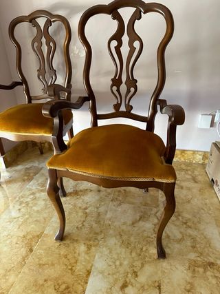 2 Sillones de madera tapizados