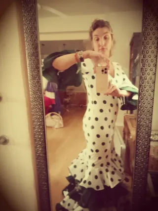 Vestido de flamenca lunares blanco y verde