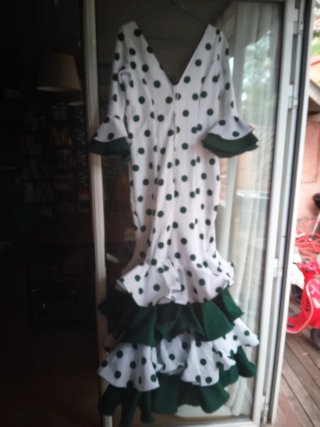 Vestido de flamenca lunares blanco y verde