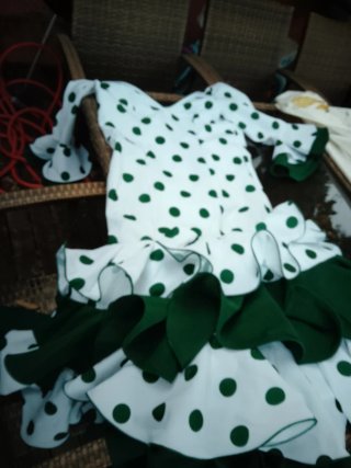 Vestido de flamenca lunares blanco y verde