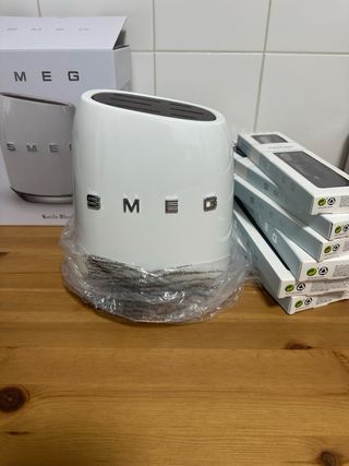 Bloco de facas Smeg branco novo completo