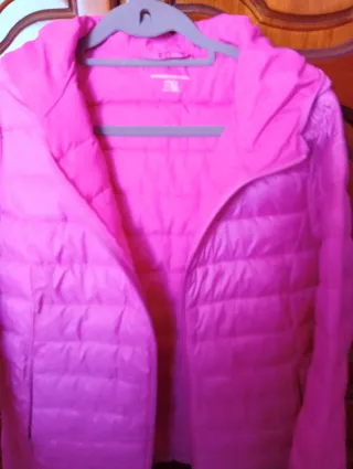 Parka fucsia Amazon Essentials Talla XL