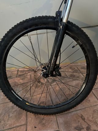 Bicicleta eléctrica negra