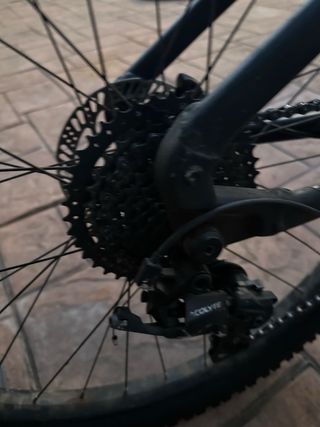 Bicicleta eléctrica negra