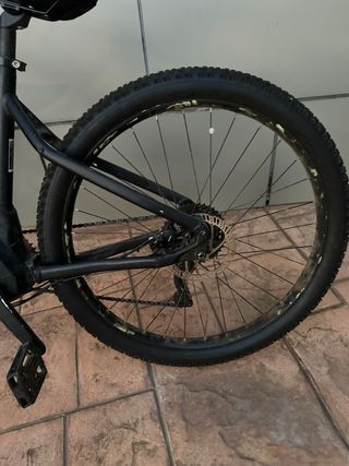 Bicicleta eléctrica negra