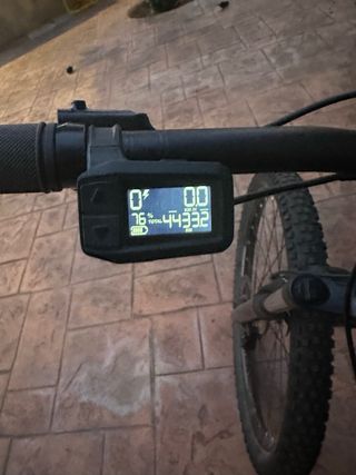 Bicicleta eléctrica negra