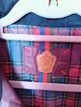 Parka granate, es talla S pero da mucha talla. M.