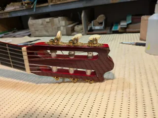 Guitarra Flamenca de ciprés Roja