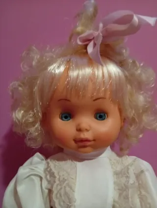 Lote de juguetes: Muñeca, Peppa Pig, etc.