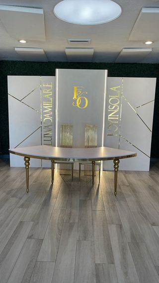Mesa y 2 sillas para novios - Alquiler , venta