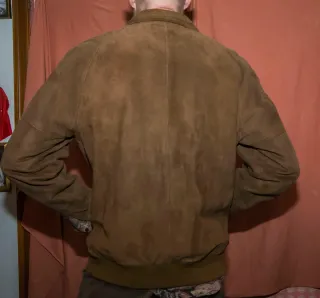 Cazadora de ante marrón. Hombre