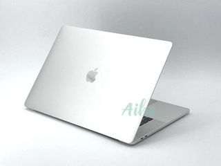 MacBook Pro 15" (2017) Intel Core i7 2.9GHz 4 núcleos - SSD 1TB - 16GB RAM - Plata