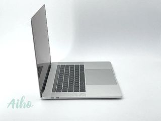 MacBook Pro 15" (2017) Intel Core i7 2.9GHz 4 núcleos - SSD 1TB - 16GB RAM - Plata