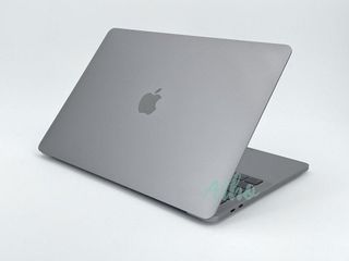 MacBook Pro 13" (2019) Intel Core i7 2.8GHz 4 núcleos - SSD 256GB - 16GB RAM - Gris Espacial