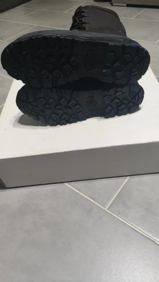 Anfibi militari marroni scuro