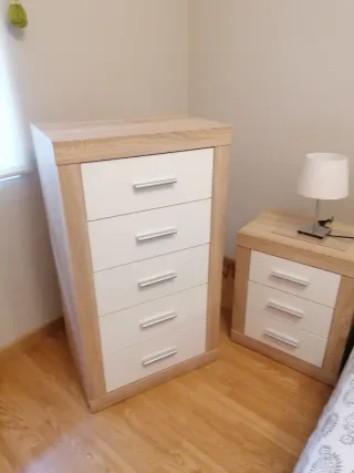 Habitación: mesitas, sifonier, armario